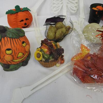 Halloween DÃ©cor: Skeleton Wall Hanging, Pumpkin, Balloon Weights, Tins, Skulls