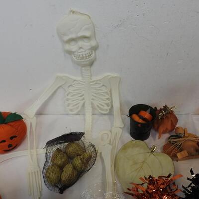 Halloween DÃ©cor: Skeleton Wall Hanging, Pumpkin, Balloon Weights, Tins, Skulls