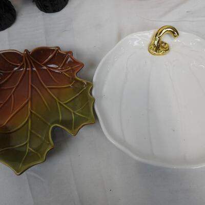 Halloween DÃ©cor: Skeleton Wall Hanging, Pumpkin, Balloon Weights, Tins, Skulls