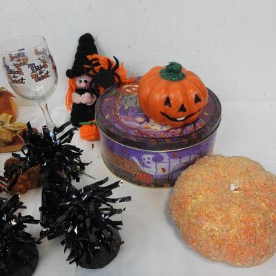 Halloween DÃ©cor: Skeleton Wall Hanging, Pumpkin, Balloon Weights, Tins, Skulls