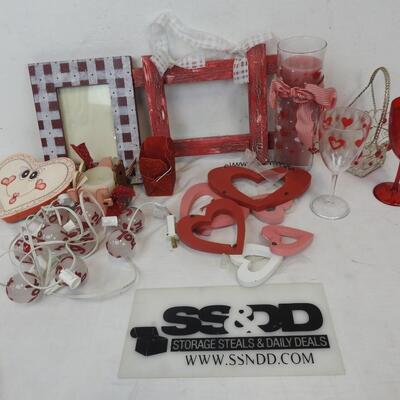 Valentine's Day Themed DÃ©cor: Candles, GLasses, Frames, Heart Shapes, Lights