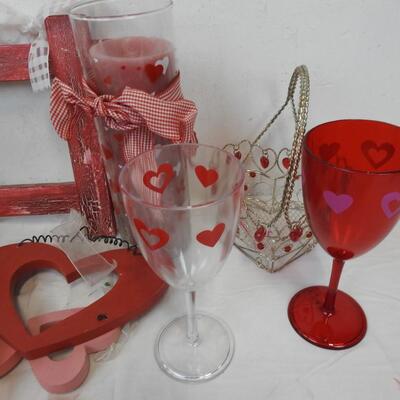 Valentine's Day Themed DÃ©cor: Candles, GLasses, Frames, Heart Shapes, Lights