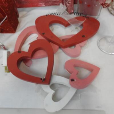 Valentine's Day Themed DÃ©cor: Candles, GLasses, Frames, Heart Shapes, Lights