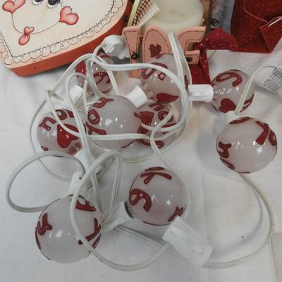 Valentine's Day Themed DÃ©cor: Candles, GLasses, Frames, Heart Shapes, Lights