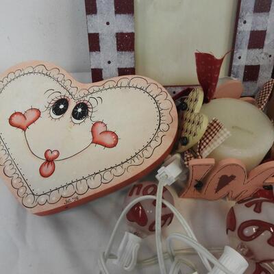 Valentine's Day Themed DÃ©cor: Candles, GLasses, Frames, Heart Shapes, Lights