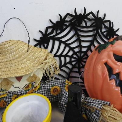 Halloween Lot: Paper Lanterns, Skeleton Garland, Scarecrow