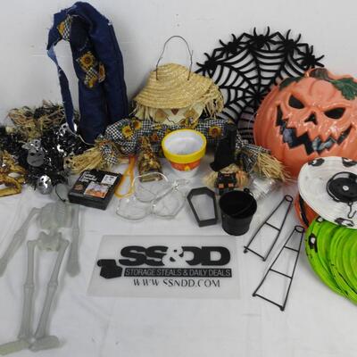 Halloween Lot: Paper Lanterns, Skeleton Garland, Scarecrow
