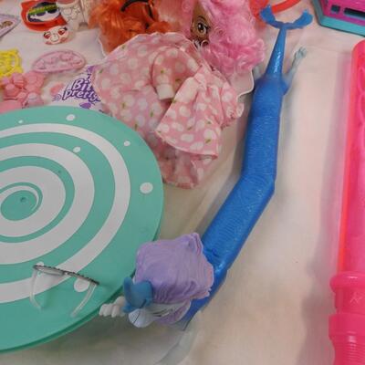 Toy Lot: Tea Cup Party, Bubbles, My Little Pony, Itty Bitty Pretties