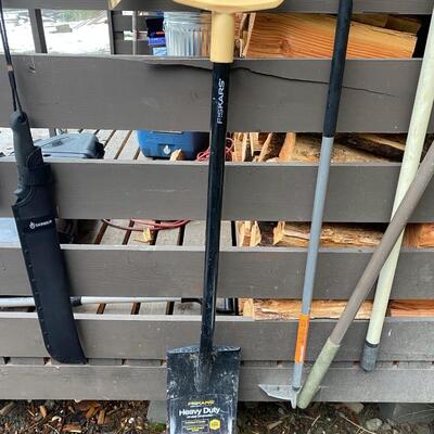 Fiskars Heavy Duty Garden Shovel