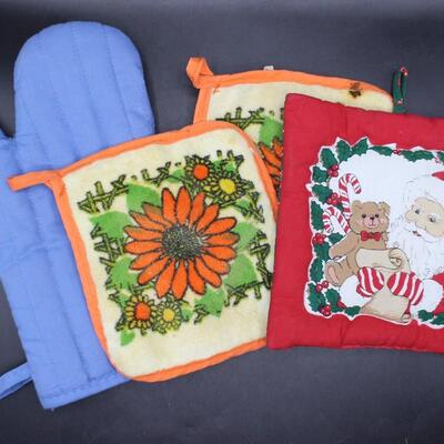 Vintage Oven Mitt Potholder Variety Lot