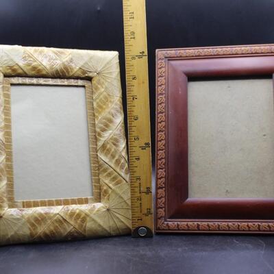 Pair of Wood Picture Frames 5x7 4x6