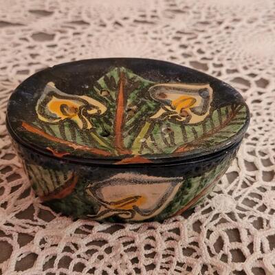 Lot 100: Vintage Talavera Handpainted Mexican Soap Dish Pottery