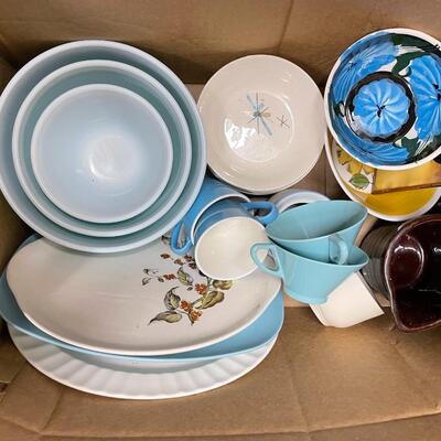 Kitchen items/ Blue Pyrex