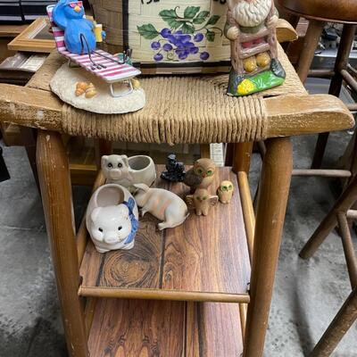 Animal decorations and table