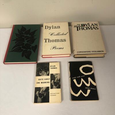 Books by or about Dylan Thomas (BO-KM)