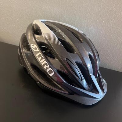 GIRO ~ Revel Black & Helmet ~ Like New