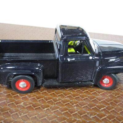 Road Tough 1953 Ford F100 Scale 1/18