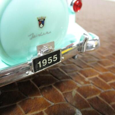 Road Tough 1955 Ford Fairlane Crown Victoria Scale 1/18