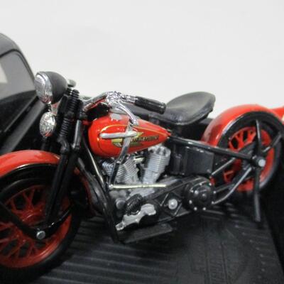 Maisto  Ford F-150 Harley Davidson Edition Scale 1/18 With Motorcycle
