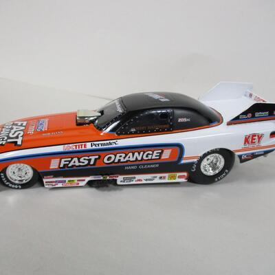 Action Whit Bazemore Fast Orange Dodge Avenger Funny Car Scale 1/24