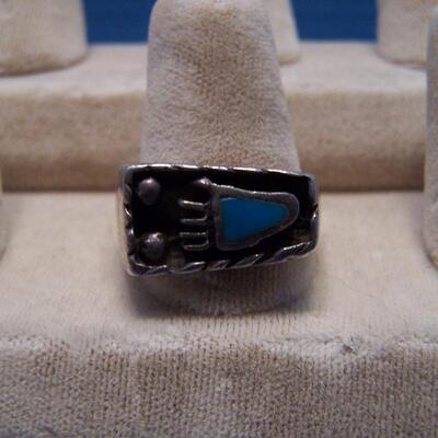 LOT 5  NATIVE AMERICAN SILVER TURQUOISE BEAR PAW RING