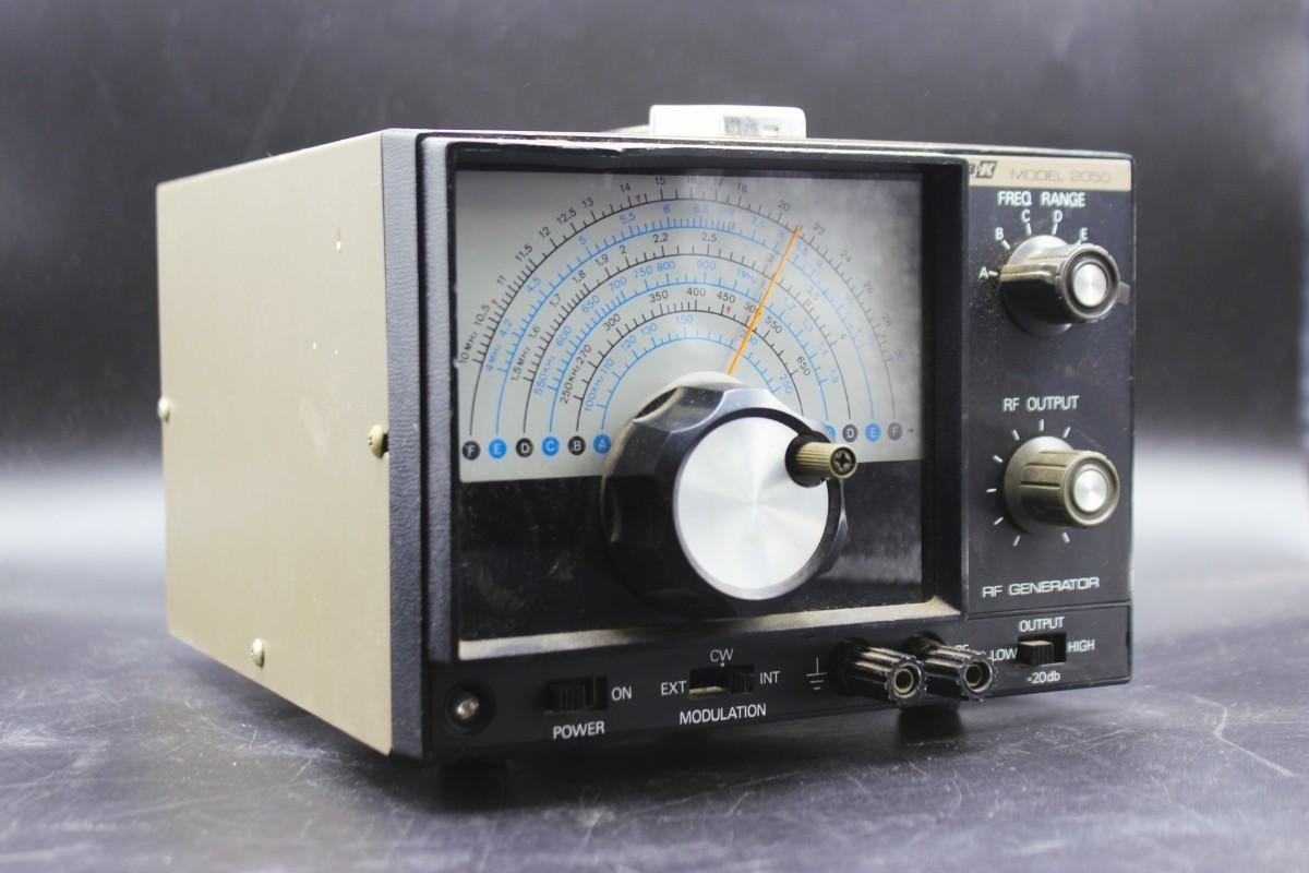 Vintage B&K Model 2050 RF Signal Generator