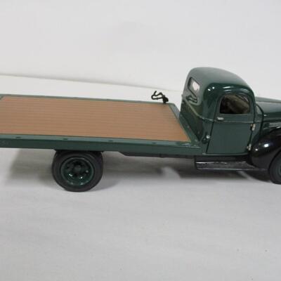 Jada D-Rods 1947 Ford COE Flatbed Truck 1/24 & 1941 Chevrolet Flatbed Truck 1/32