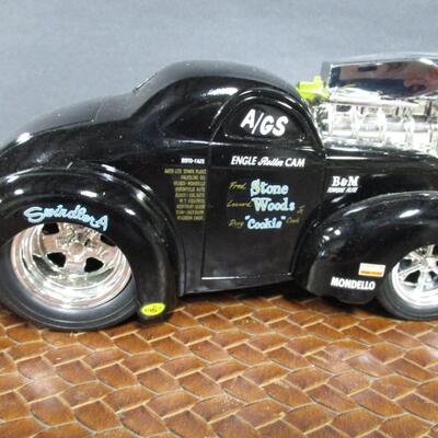 2001 Funline Muscle Machines Die Cast Black Daimler Chrysler  Scale 1/18