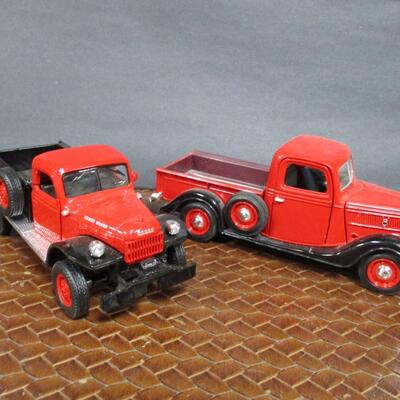 1937 Ford Pick-Up & 1946 Dodge Power Wagon Scale 1/24