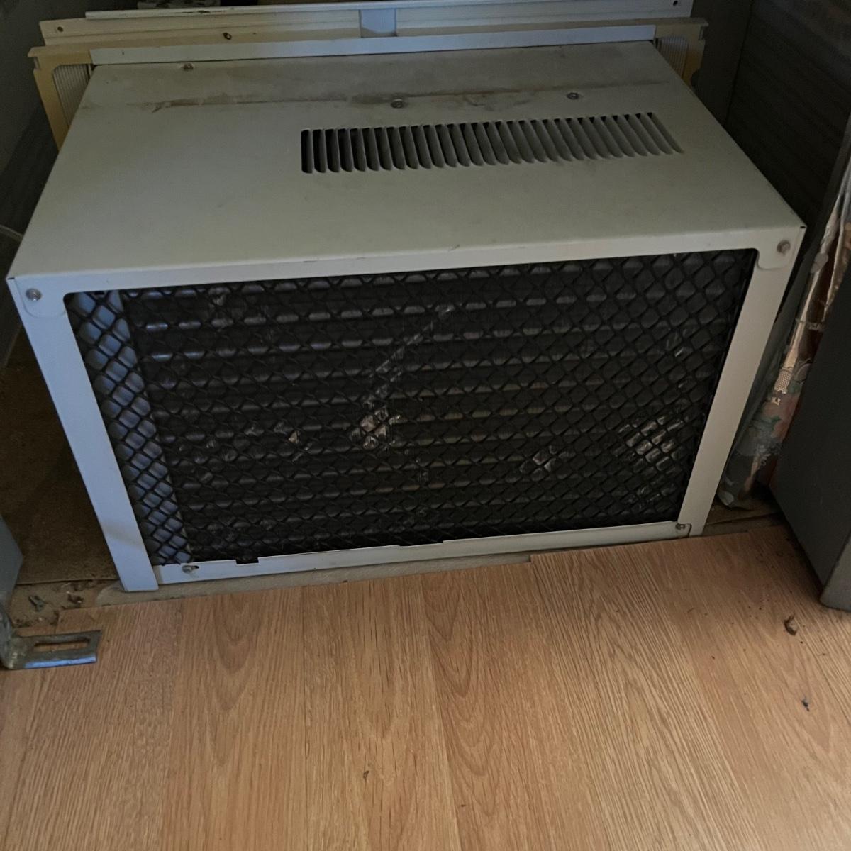 Hampton Bay Window A/C Unit (LRMG)