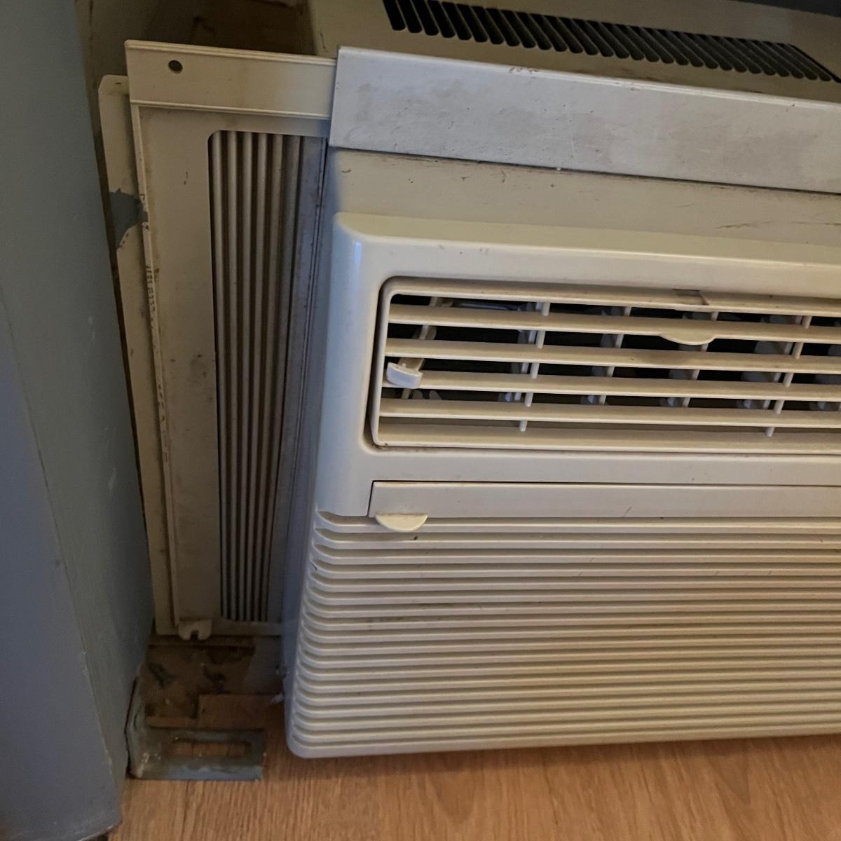 Hampton Bay Window A/C Unit (LRMG)