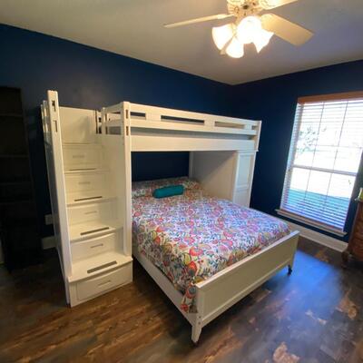 ROOMS TO GO ~ White Twin Over Full Bunk Bed ~ Like New