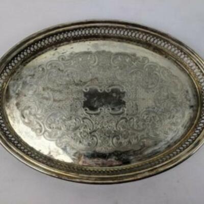 Kent Silversmiths Oval Vented Silverplate Serving Tray Platter with Glass Insert