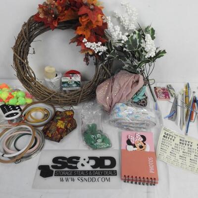 Assorted Craft Lot: Crochet Hooks/Needles, Embroidery Hooks, Wreath