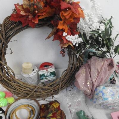 Assorted Craft Lot: Crochet Hooks/Needles, Embroidery Hooks, Wreath