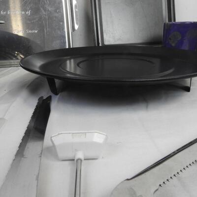 14 pc Kitchen, Cooling Racks, Cookie Pans, Mugs