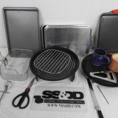 14 pc Kitchen, Cooling Racks, Cookie Pans, Mugs