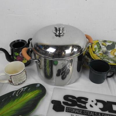 14 pc Kitchen, Green Mugs, Large Pot, Hot Pads, Leaf Bread Plate