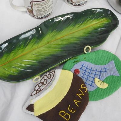 14 pc Kitchen, Green Mugs, Large Pot, Hot Pads, Leaf Bread Plate