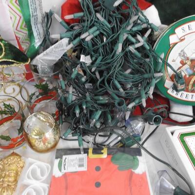Holiday Lot: Holly Cups, Season's Greetings Tin, Coasters
