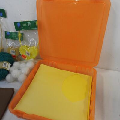 Craft Lot: Craft Paper Holder/Organizer, Decorative Baskets, Yarn