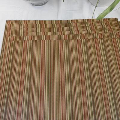 10 pc Home Decor: White Wicker Basket, Placemats, Paper Rooster Statue