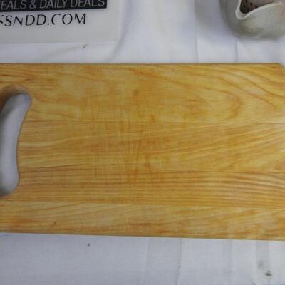14 pc Home Goods, Baskets, Cobalt Mugs, Wooden Cutting Board