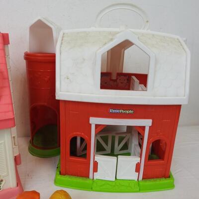 5 pc Fisher Price Little People: House, Barn, & 3 People