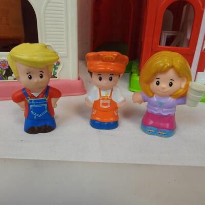 5 pc Fisher Price Little People: House, Barn, & 3 People