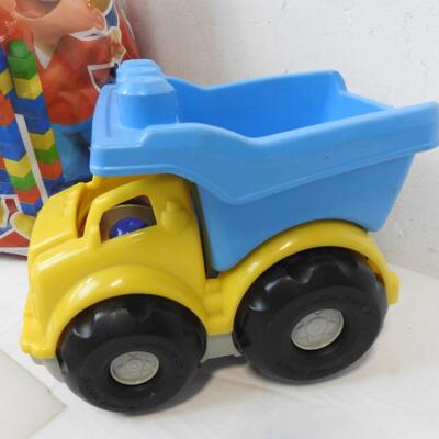 Mega Blox Dump Truck & Building Pieces for ages 1+ Kids Toys