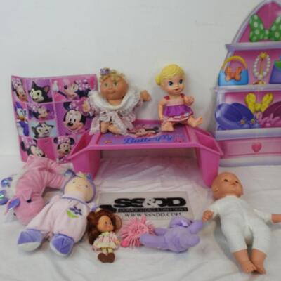 11 pc Toys: 5 Dolls, Minnie Mouse Lap Desk, Strawberry Shortcake & Cabbage Patch