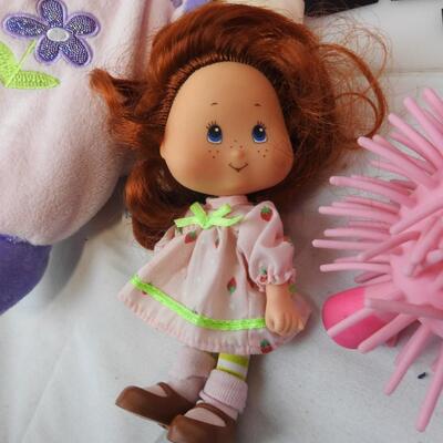 11 pc Toys: 5 Dolls, Minnie Mouse Lap Desk, Strawberry Shortcake & Cabbage Patch