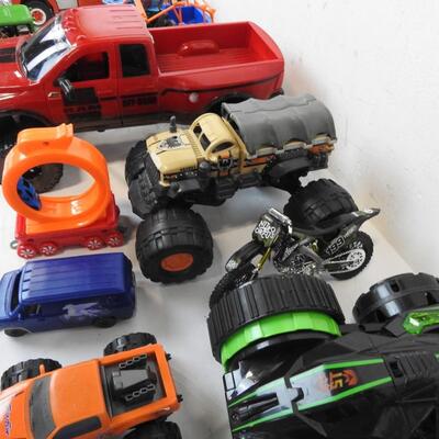 19 pc Kids Toy Car Lot: Hot Wheels, Monster Trucks, Fire Truck