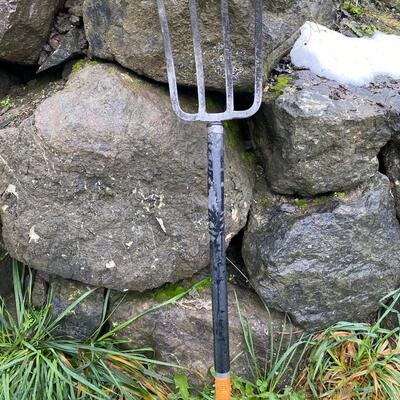 Fiskars All Metal Garden Fork, Heavy Duty